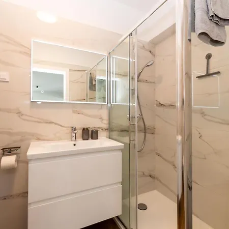 Sea Breeze Apartment
