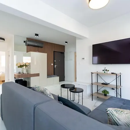 Sea Breeze Apartment *